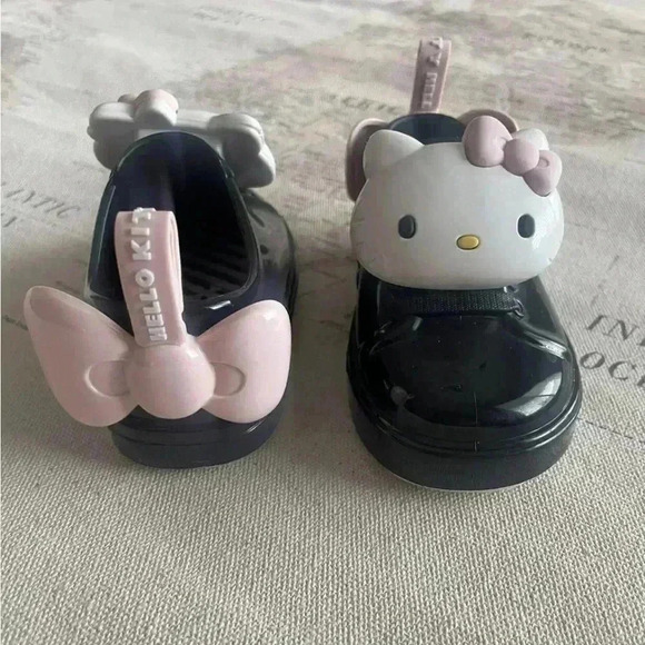 Mini Melissa Other - Mini Melissa 6 Hello Kitty Slip
Ok Sneaker